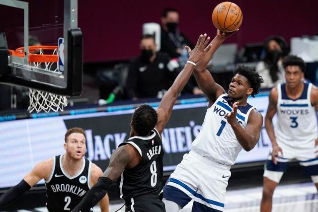 东契奇三双独行侠克奇才5连胜 火箭险胜尼克斯
